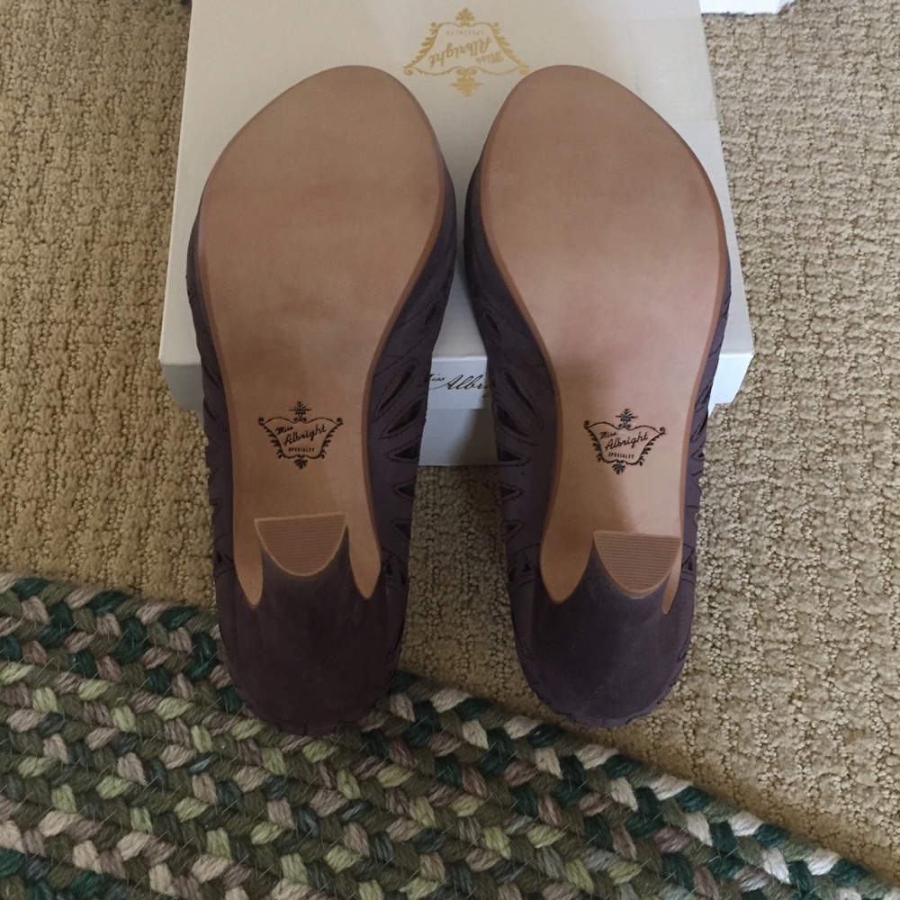 Anthropologie Miss Albright Madan Petal Scalloped Heels - Picture 6 of 6